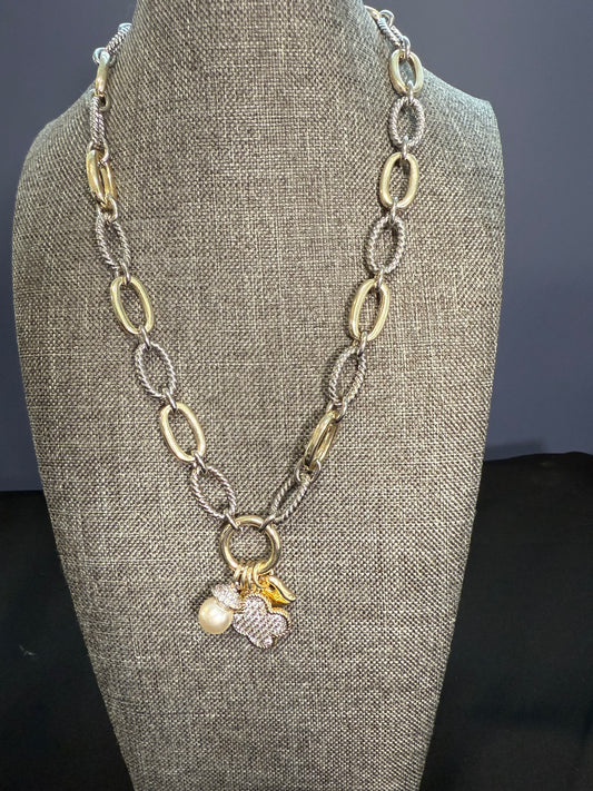 Pearl /Clover Necklace